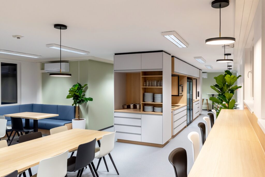 Morese Architekten: SKBS Service Zentrum Mitarbeiter Teeküche